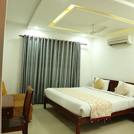 Malabar Plaza Inn Kochi Esterno foto