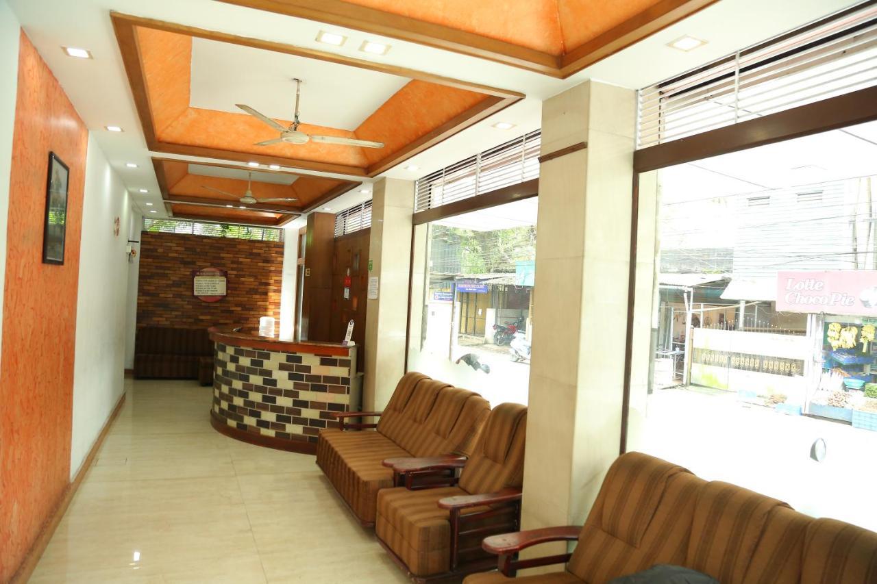 Malabar Plaza Inn Kochi Esterno foto