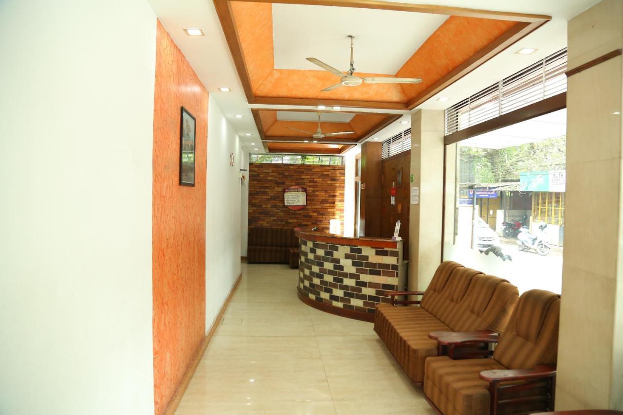 Malabar Plaza Inn Kochi Esterno foto