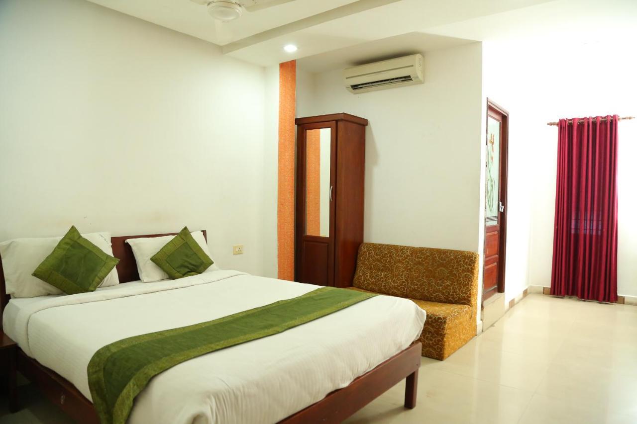 Malabar Plaza Inn Kochi Esterno foto
