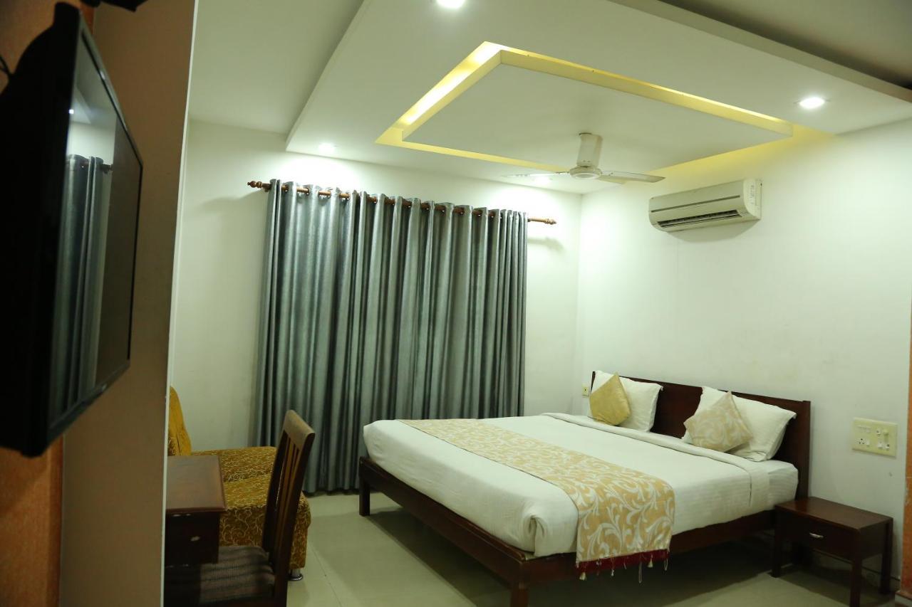Malabar Plaza Inn Kochi Esterno foto