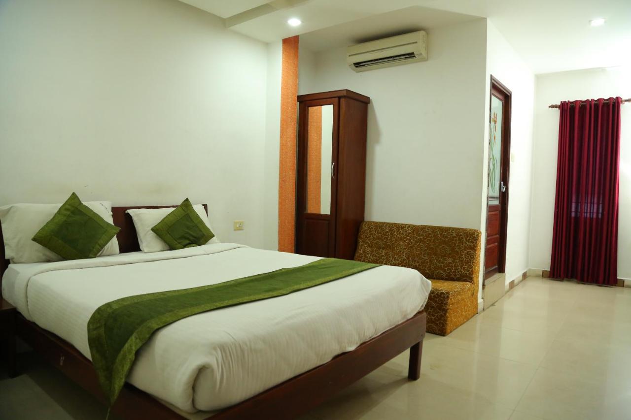 Malabar Plaza Inn Kochi Esterno foto