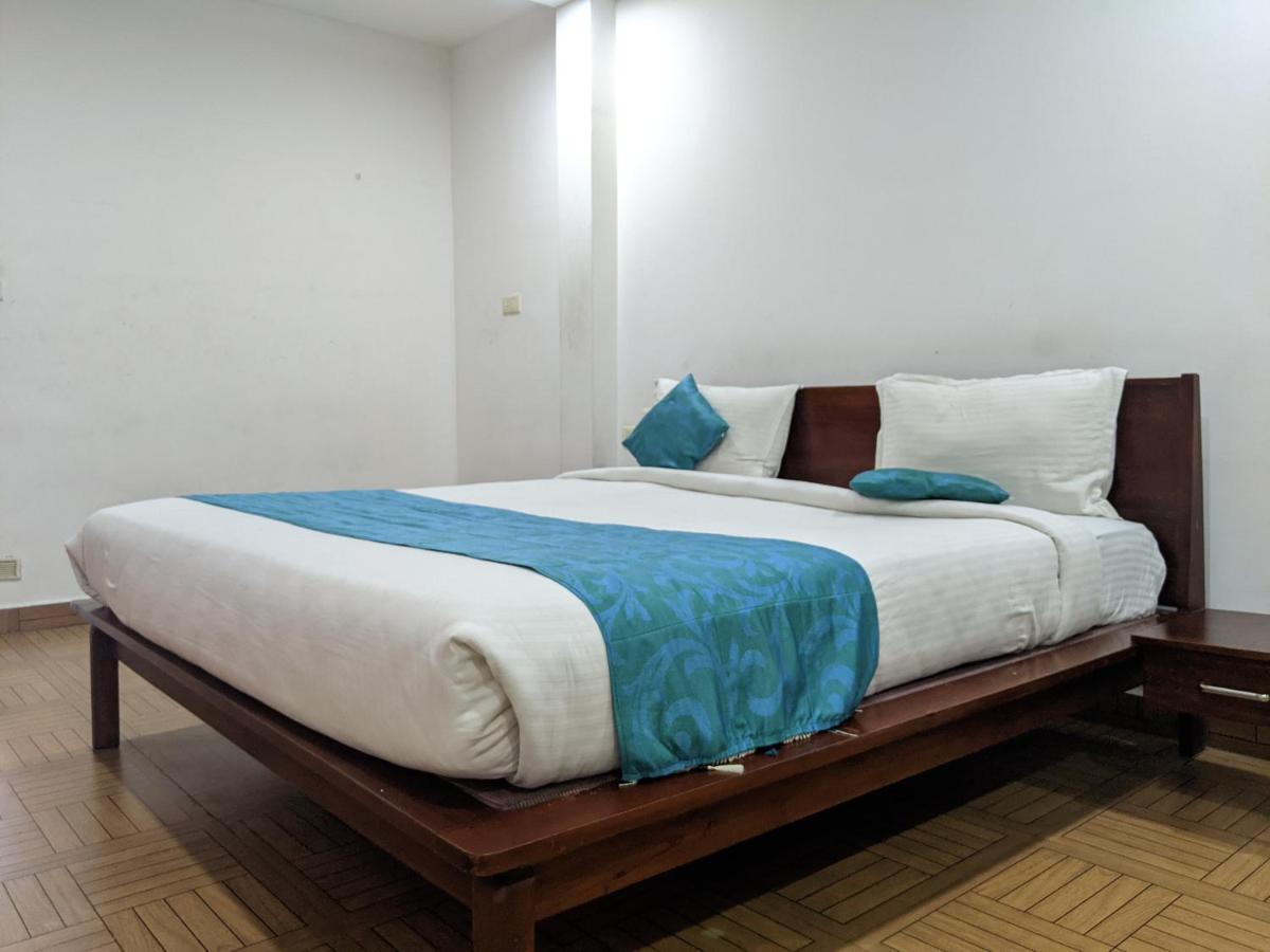 Malabar Plaza Inn Kochi Esterno foto