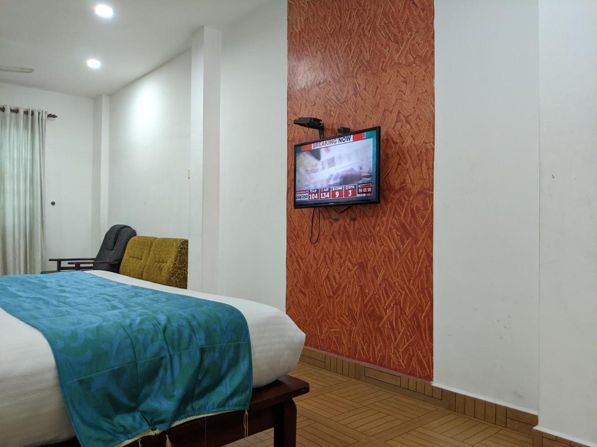 Malabar Plaza Inn Kochi Esterno foto