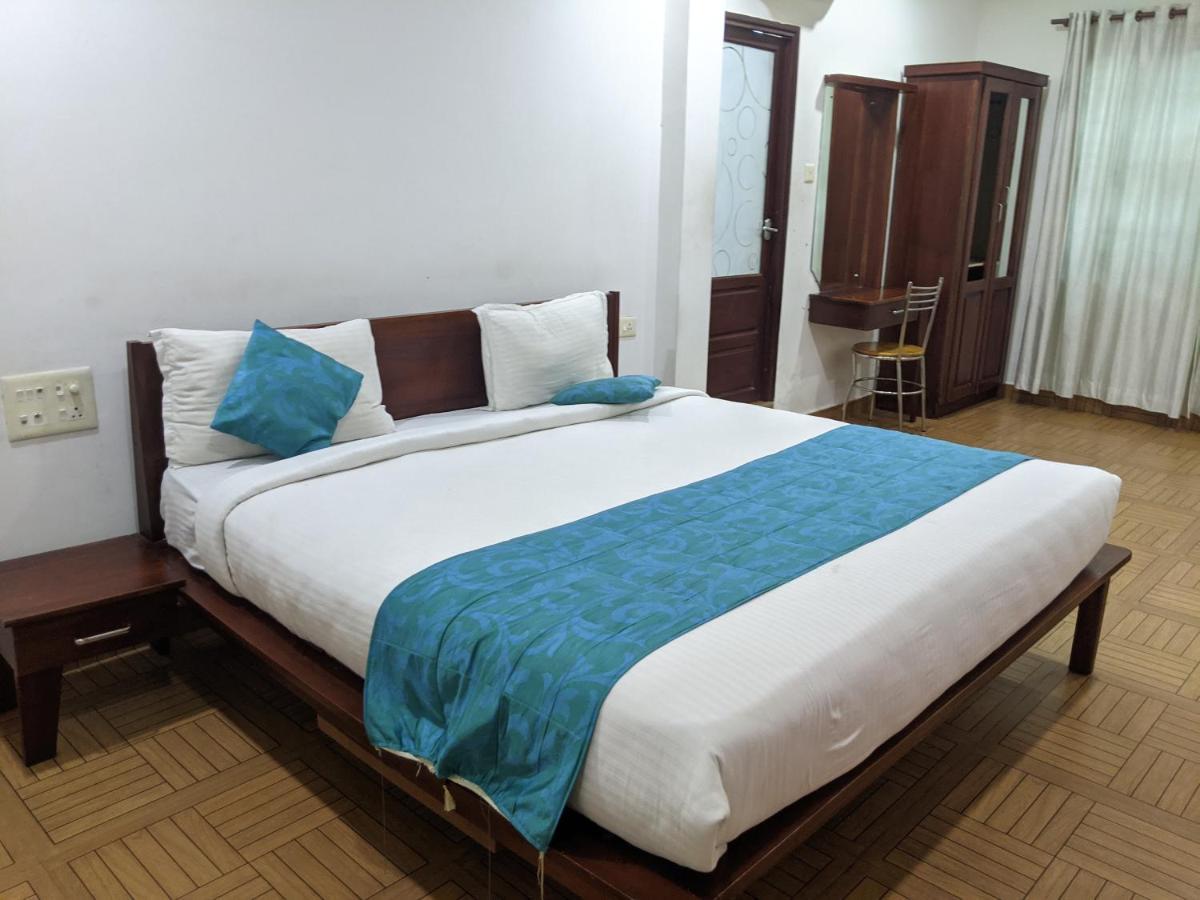 Malabar Plaza Inn Kochi Esterno foto