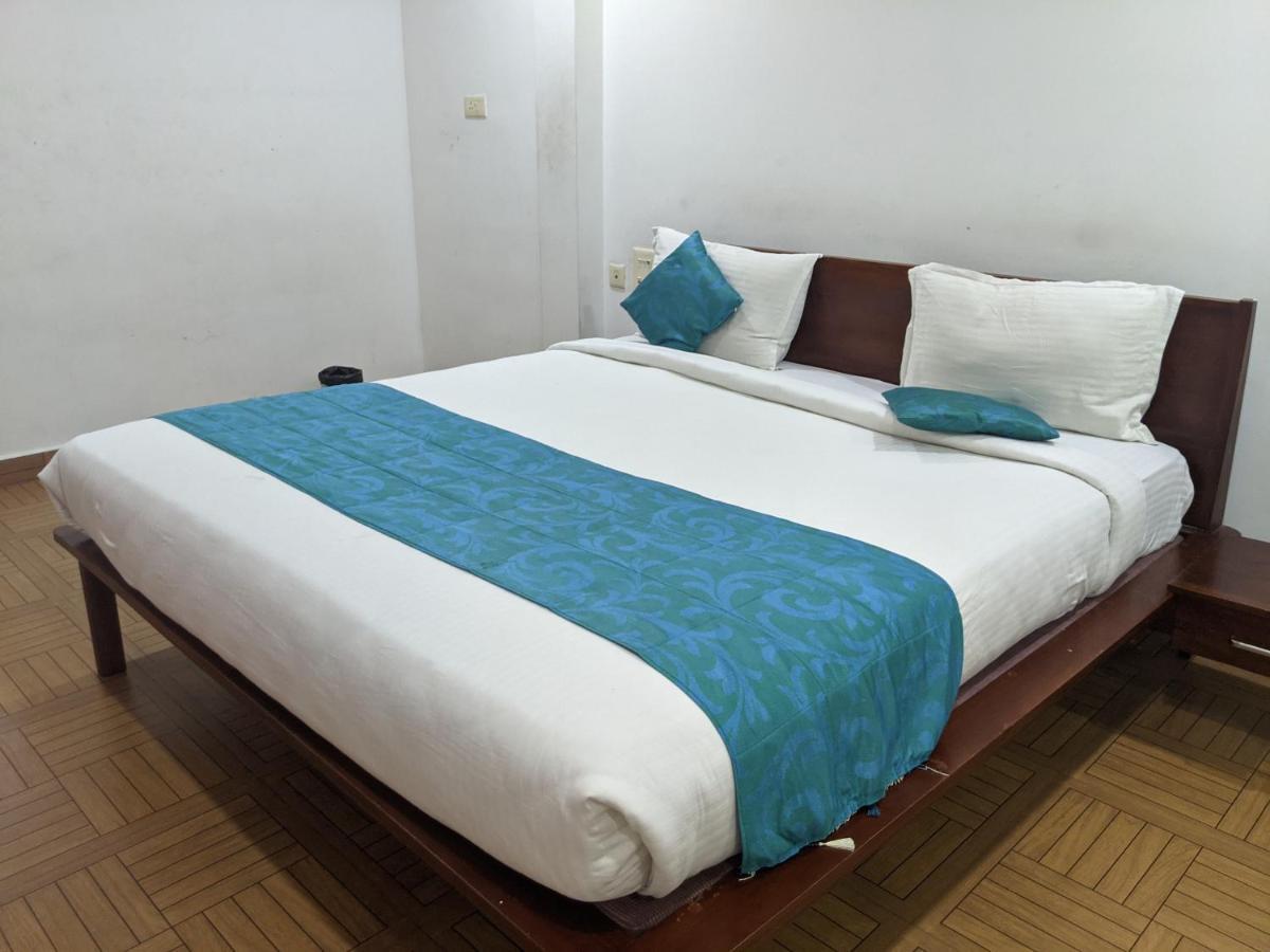 Malabar Plaza Inn Kochi Esterno foto