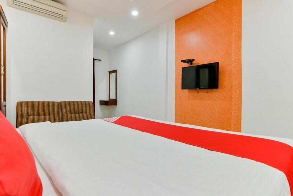 Malabar Plaza Inn Kochi Esterno foto