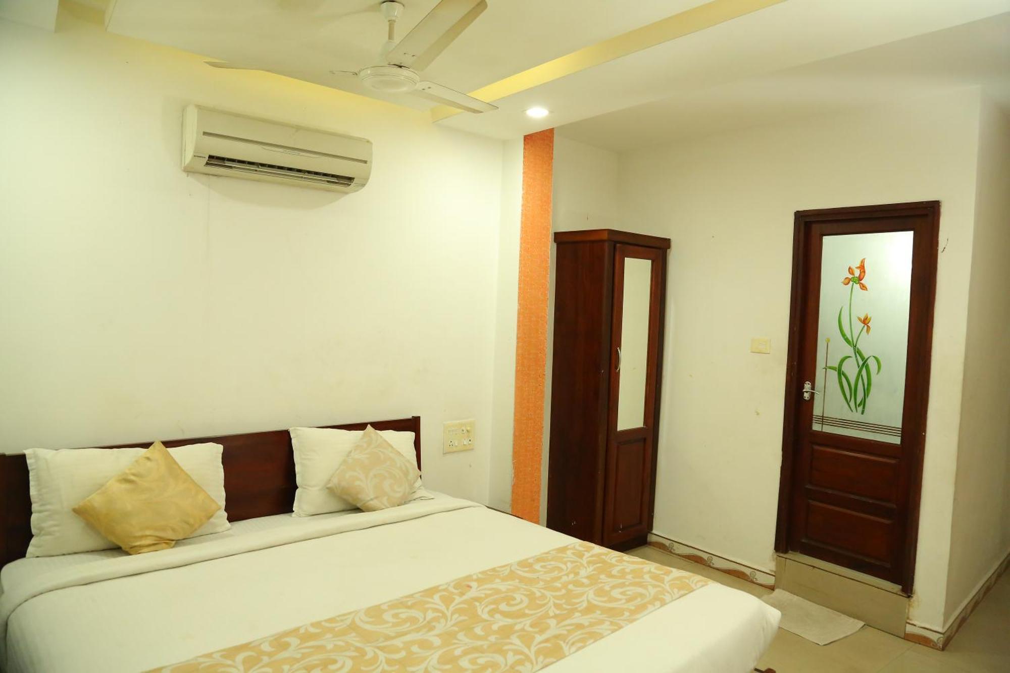 Malabar Plaza Inn Kochi Esterno foto