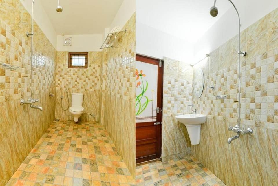 Malabar Plaza Inn Kochi Esterno foto